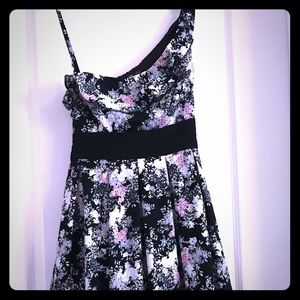 Flirty & feminine Asymmetrical floral party dress